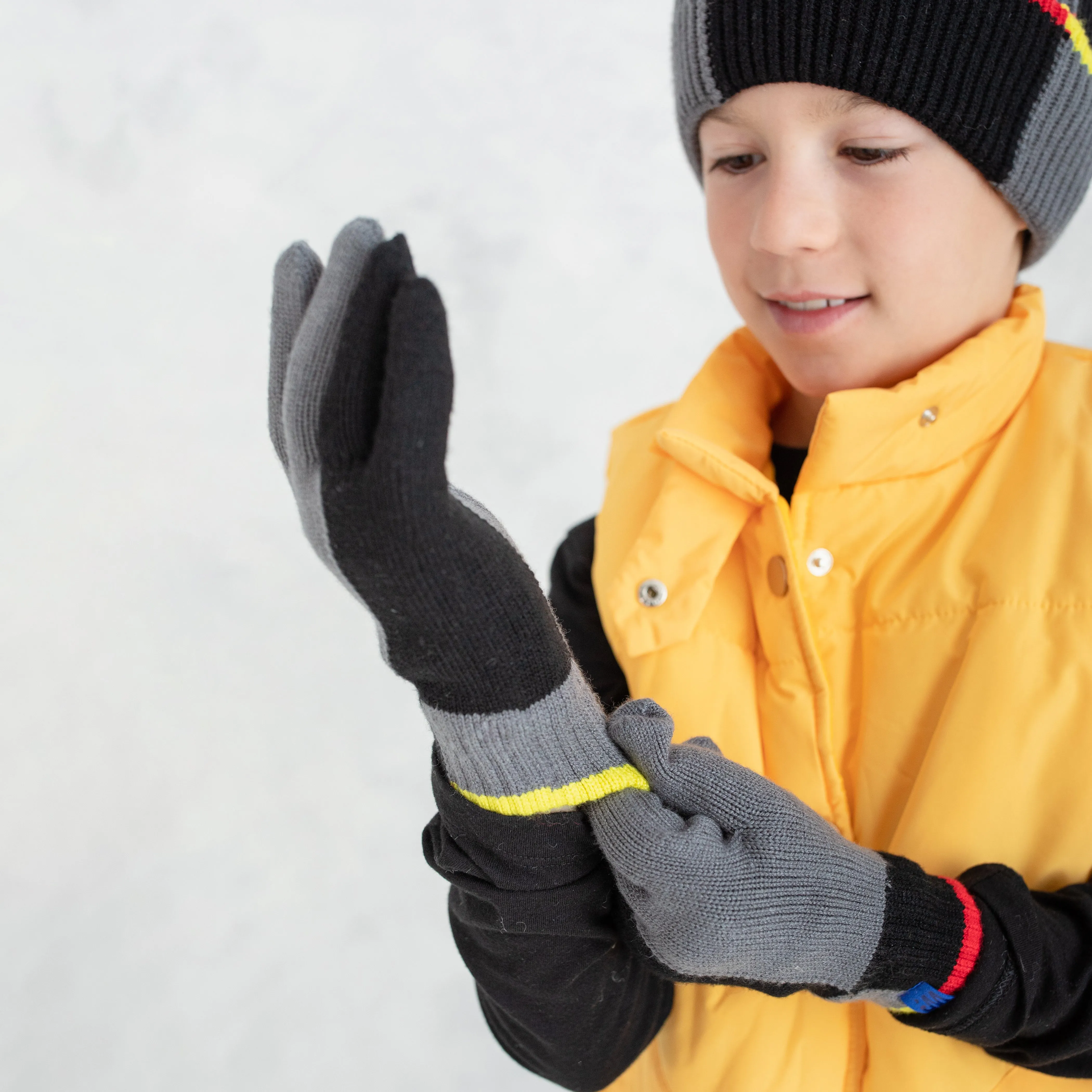 Boy's Grey Black Color Block Knit Gloves