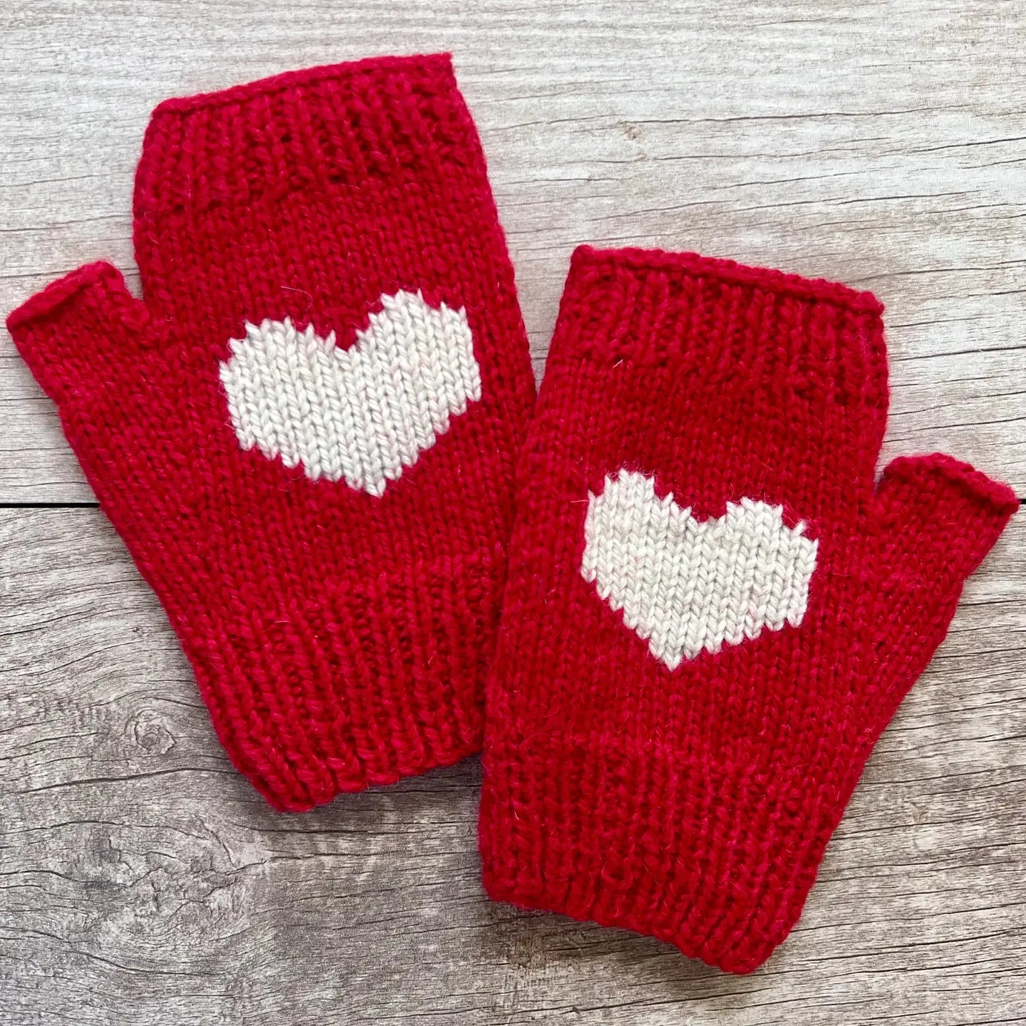 Ella Sussman - Short Alpaca Fingerless Gloves (Red/Cream Heart)