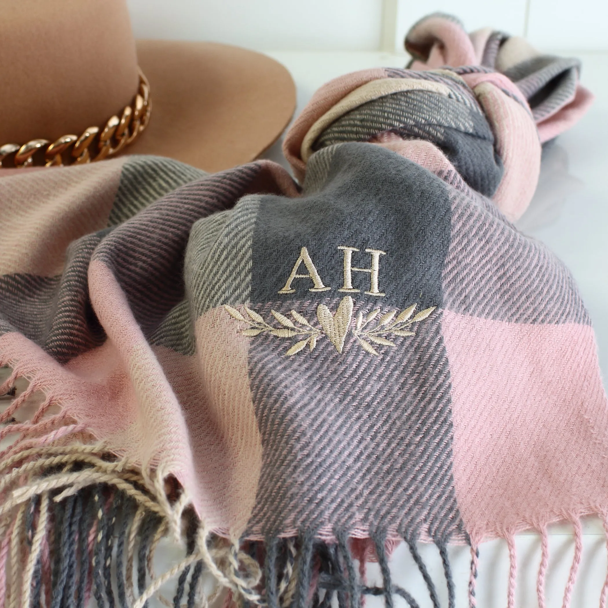 NEW - Scarf & Makeup Bag Gift Set - Pink mix