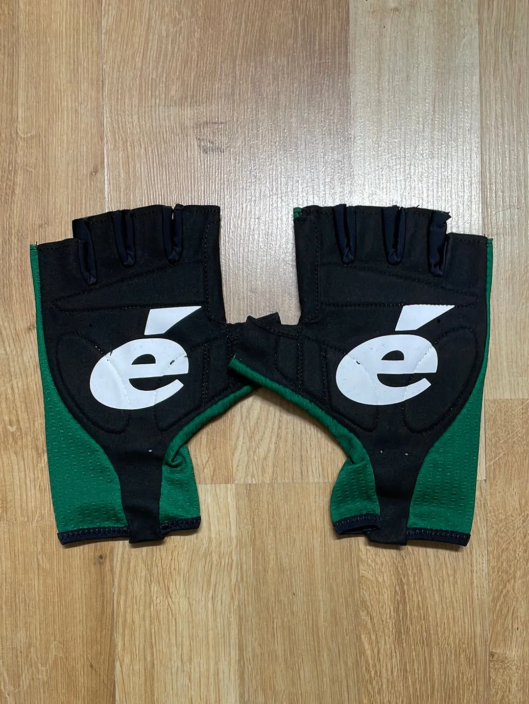 Team Jumbo Visma AGU Premium Aero Gloves Green Vuelta