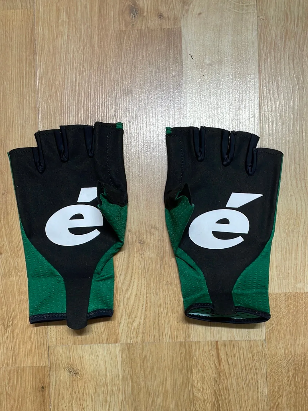 Team Jumbo Visma AGU Premium Aero Gloves Green Vuelta